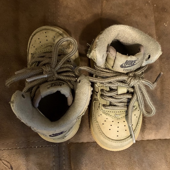 Army green Toddler high top Jordan’s - size 5C! - Picture 4 of 7